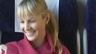 Чешские улицы блондинка в поезде - порно видео