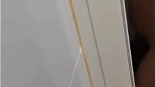 Пойманный моим соседом по комнате - порно видео