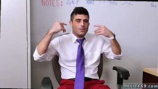 Гей пожилые мужчины занимаются сексом в спортзале в душевых, рассказы о большом дне рождения Ланса - порно видео