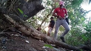 Я ЕСТ КУХНУ ДРУГА МОЕГО ОТЦА В ПАРКЕ В ТАЙНЕ - порно видео